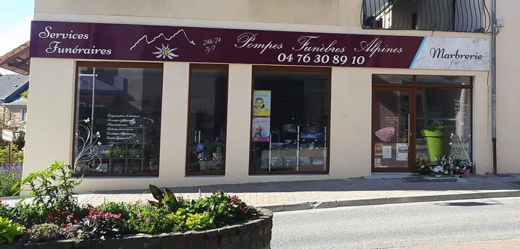 Façade Pompes Funèbres Alpines à Vizille, services funéraires et marbrerie.